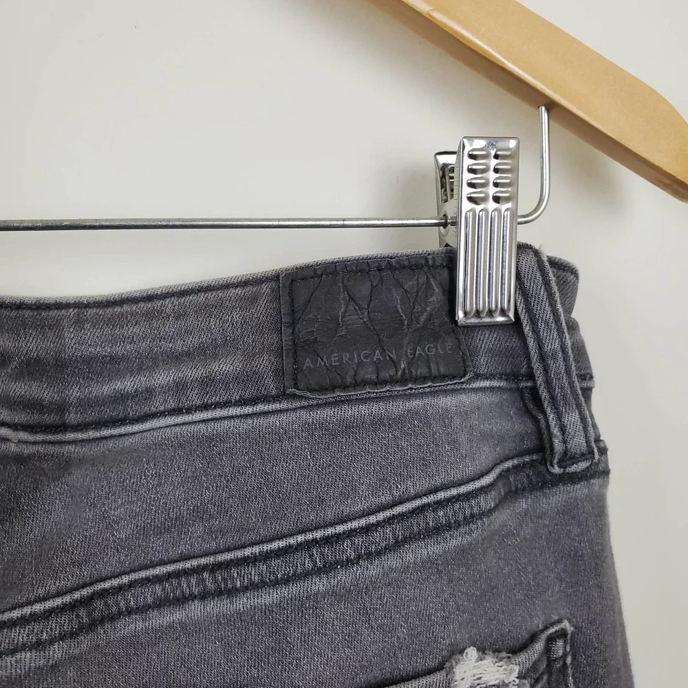 AMERICAN EAGLE | SUPER HIGH RISE JEGGING DESTROYED GRAY WASHED STRETCH RAW HEM 4